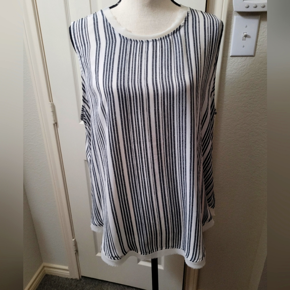 4/$25 Who What Wear tunic top  ,trim neck boottom  Size XXL